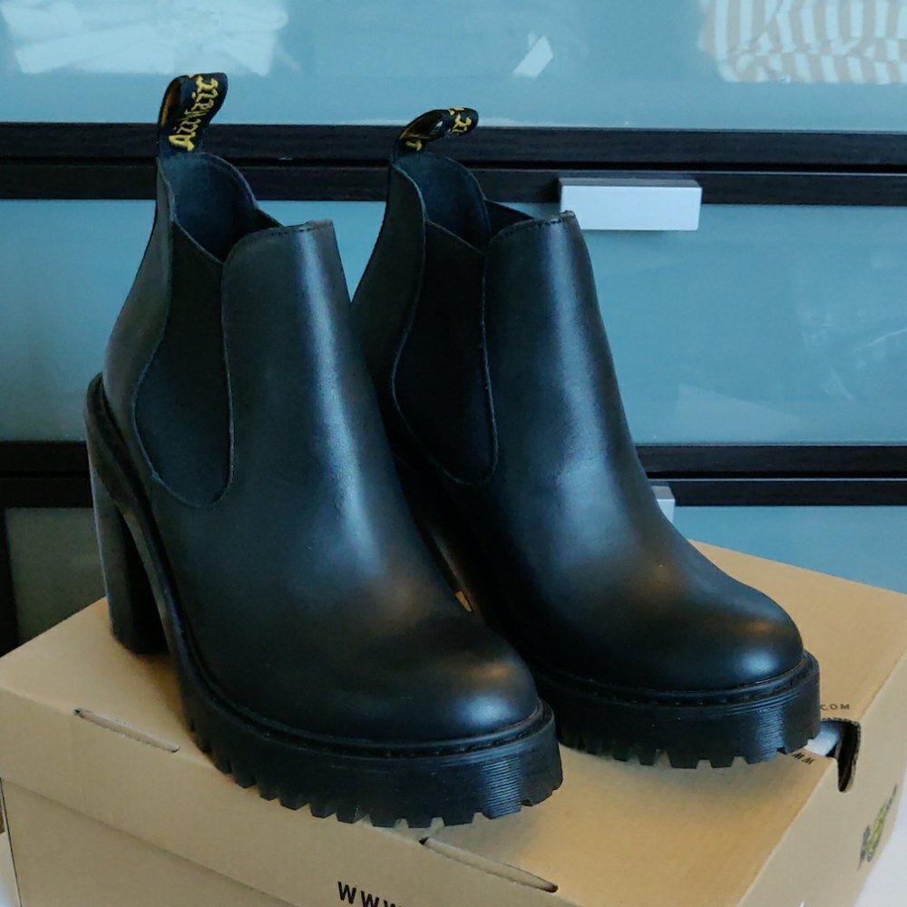 Dr. Martens Hurston Chelsea Boots